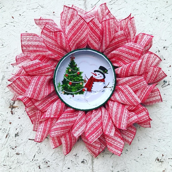 Christmas Holiday Wreath - Picture 1 of 2